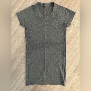 Lulu Lemon Grey Swiftly Tech Short-Sleeve Shirt 2.0, Size 2
